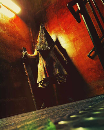 Pyramid Head cosplay